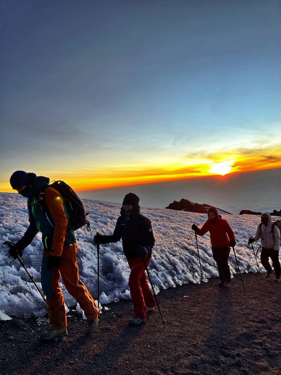 Sunset_guests_trekking